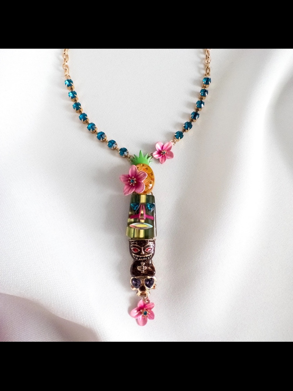 NWT 🌺Rare🌺 Betsey Johnson Tropical Island Time Tiki Pineapple Skull Necklace - Picture 2 of 11